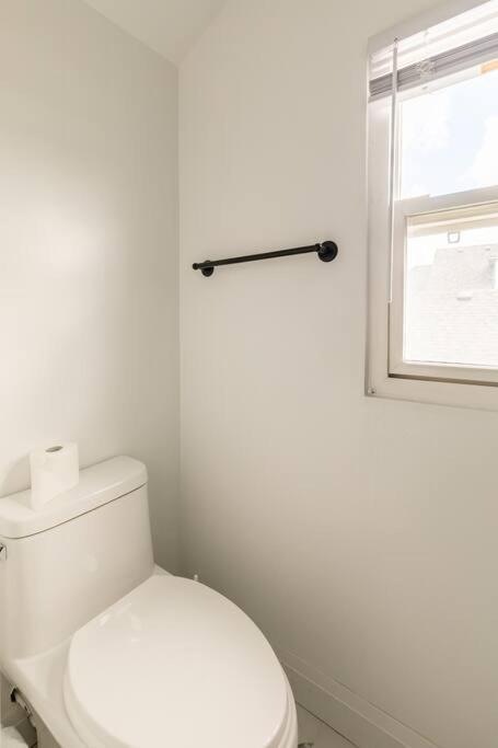 Modern House Newly Furnished 3 Mins Drive To Fall Niagara Falls Exterior photo